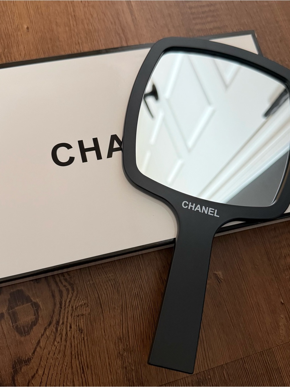CHANEL BEAUTÊ Handheld Mirror - Picture 5 of 7